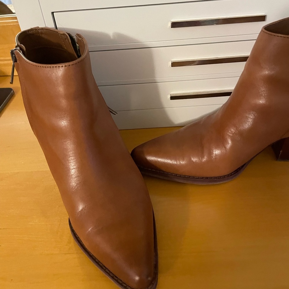 Sam Edelman Walden Brown Bootie. Block heel size 7